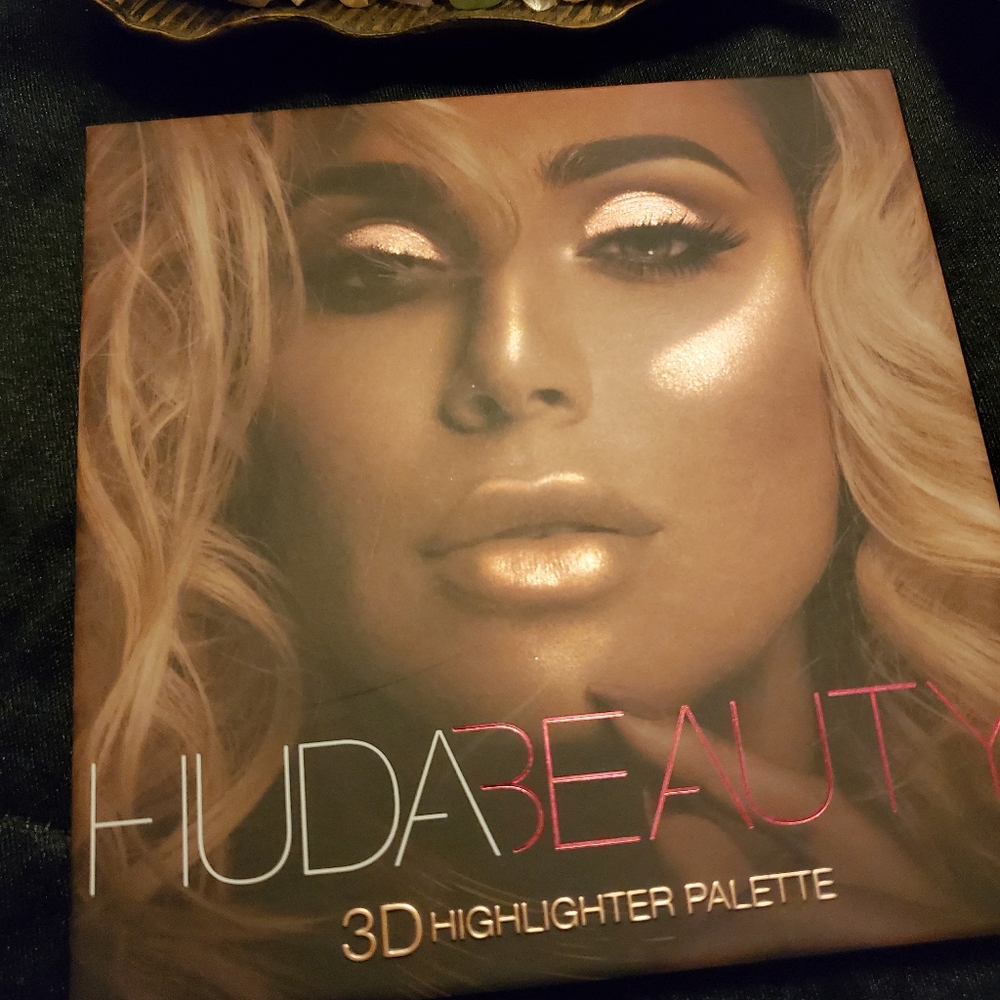 Huda Beauty 3D Highlighter Palette